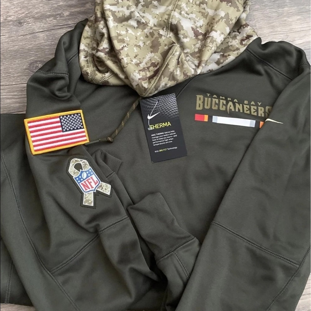 Tampa bay buccaneers salute to service hoodie